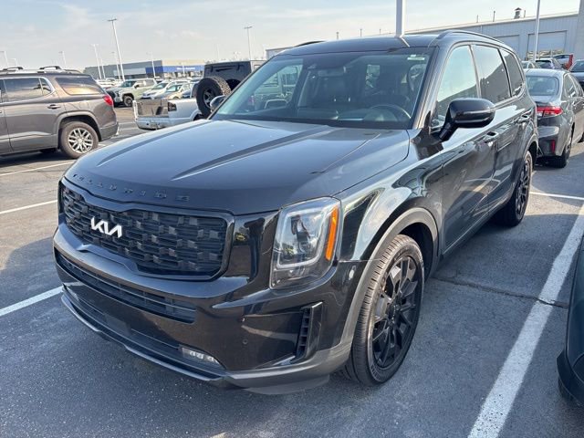 Used 2022 Kia Telluride SX w/ SX Prestige Package image 3