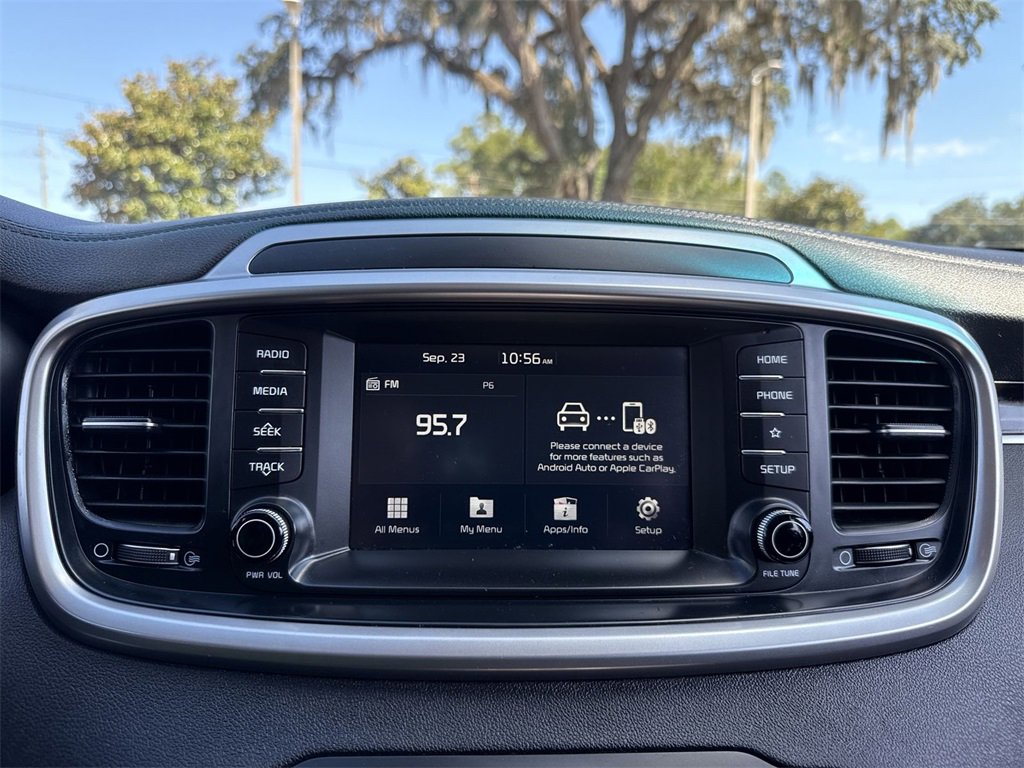 Used 2020 Kia Sorento LX image 21