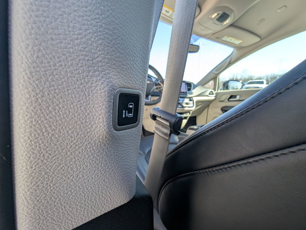 Used 2024 Chrysler Pacifica Touring-L FWD image 43