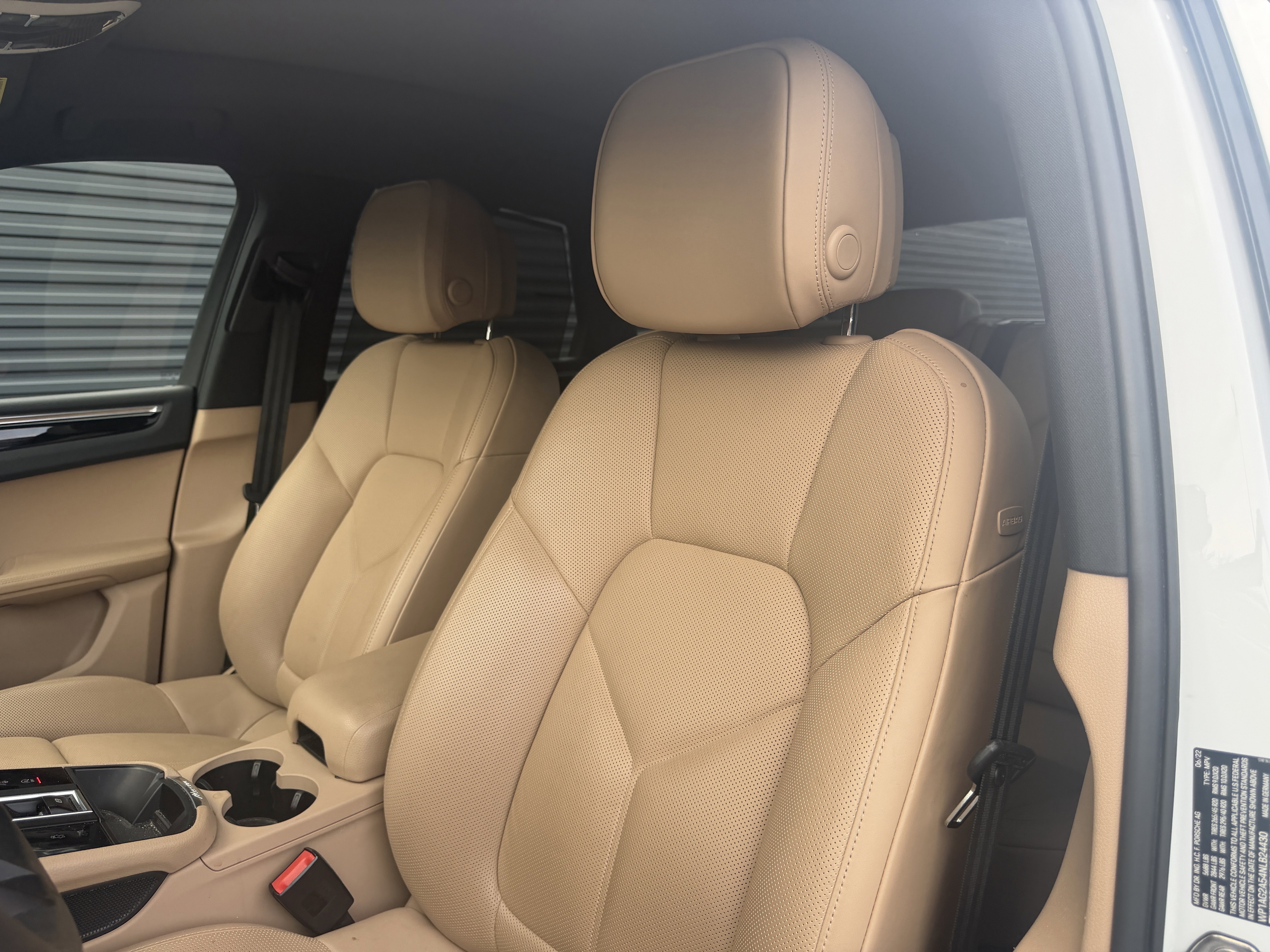 Certified 2022 Porsche Macan S AWD/4WD image 5