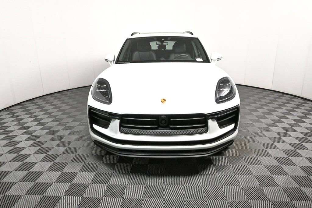 Certified 2026 Porsche Macan AWD/4WD image 36