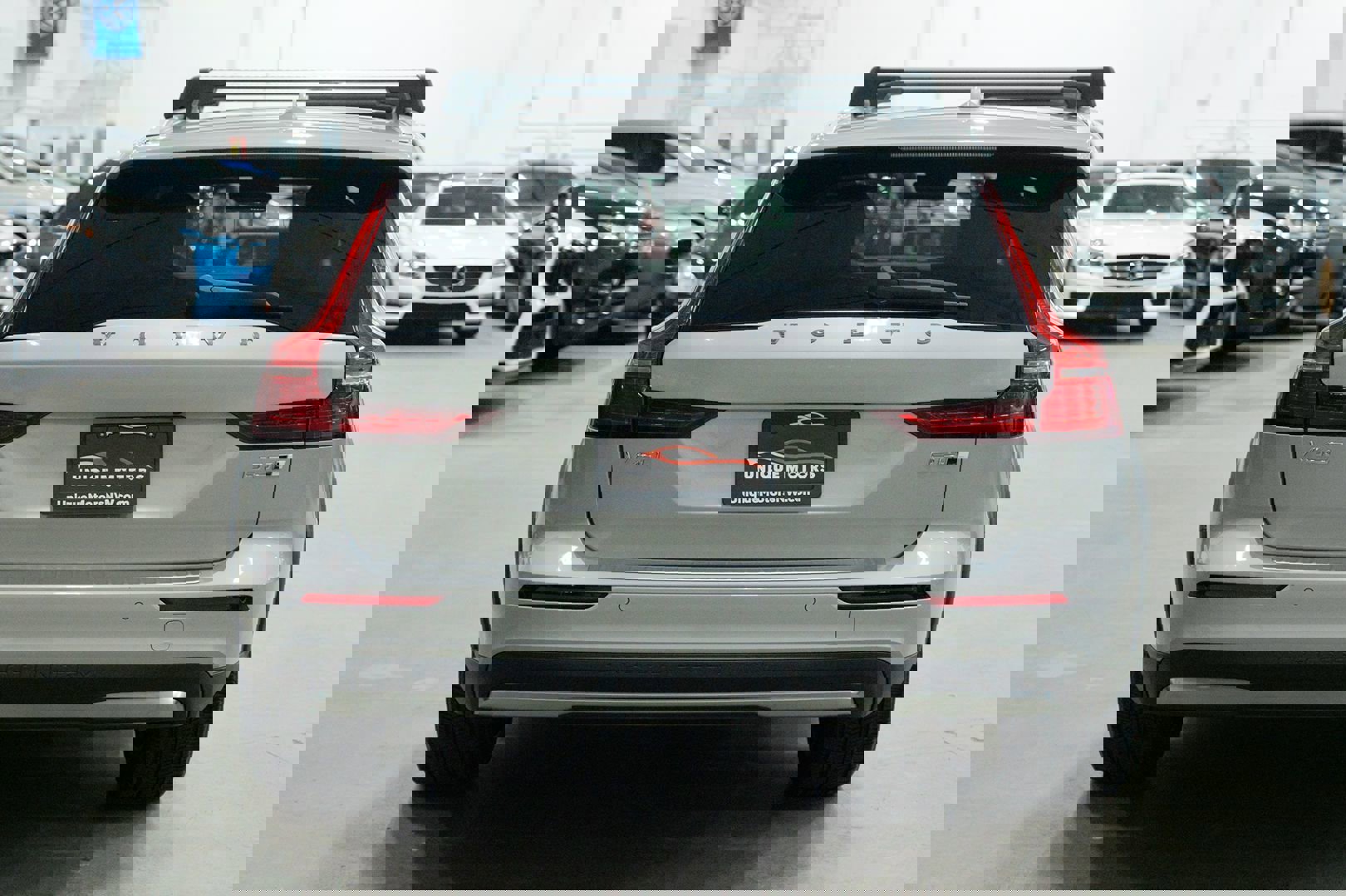 Used 2023 Volvo V60 B5 Cross Country Ultimate w/ Climate Package image 5