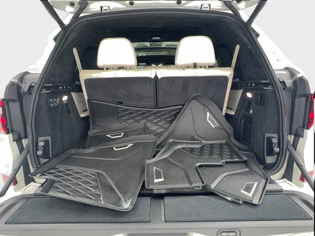 Used 2020 BMW X7 M50i w/ Dynamic Handling Package image 18