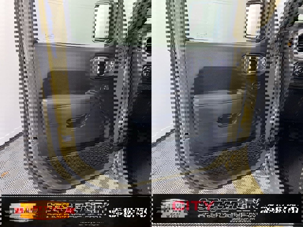 New 2025 Jeep Gladiator Sport image 12