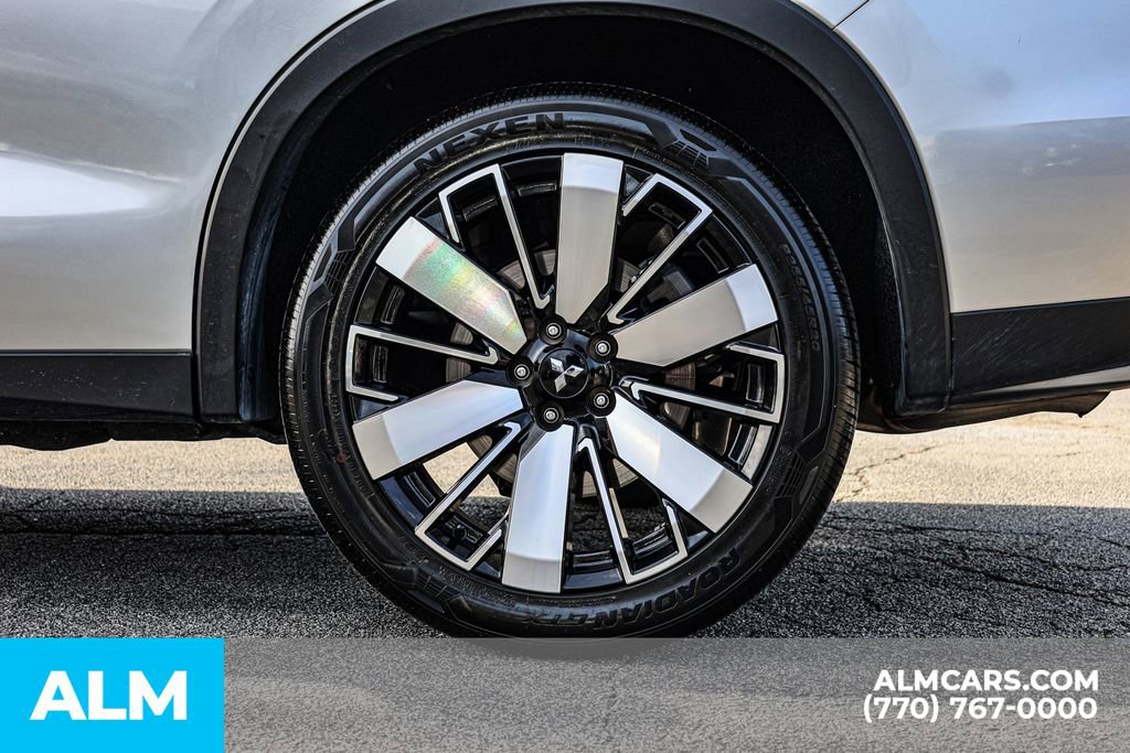 Used 2025 Mitsubishi Outlander SE image 18