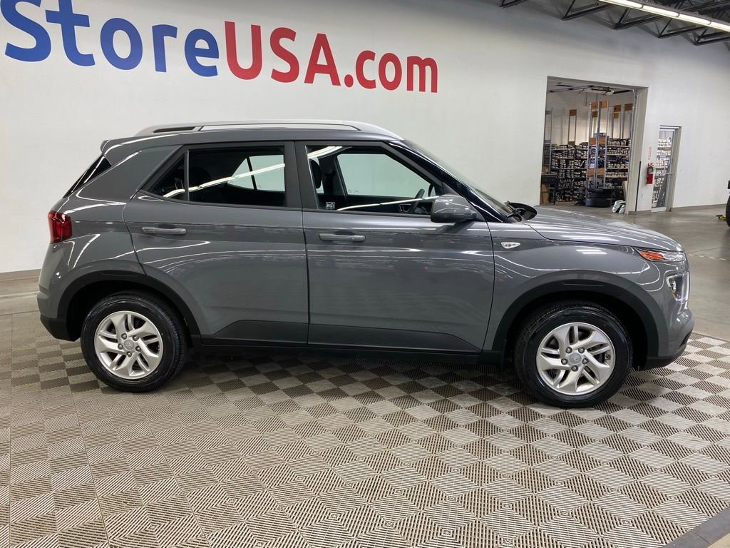 Used 2020 Hyundai Venue SEL FWD image 11