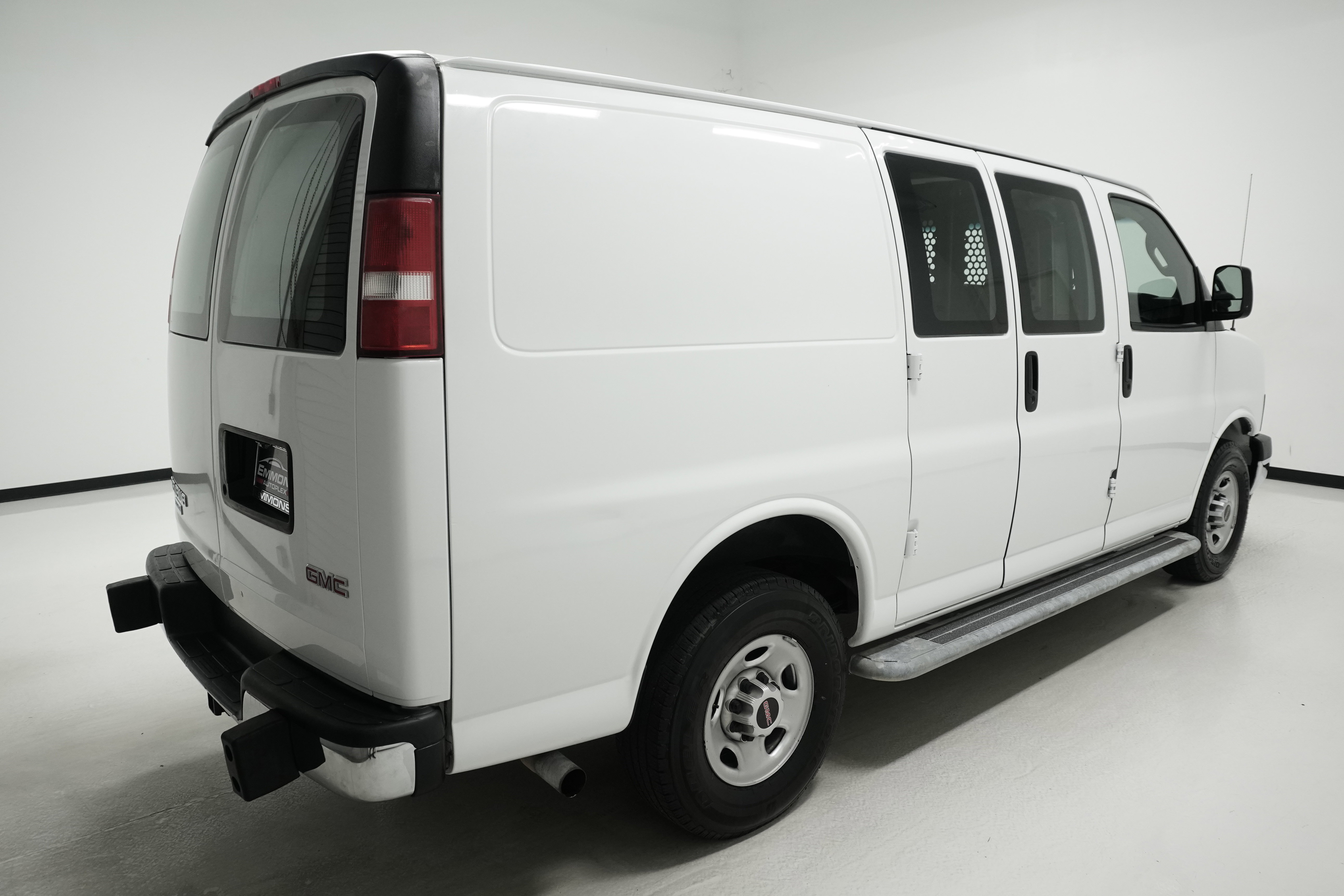 Used 2017 GMC Savana 2500 image 4