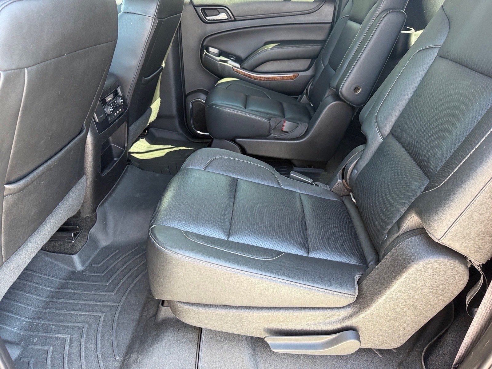 Used 2017 Chevrolet Suburban Premier AWD/4WD image 15