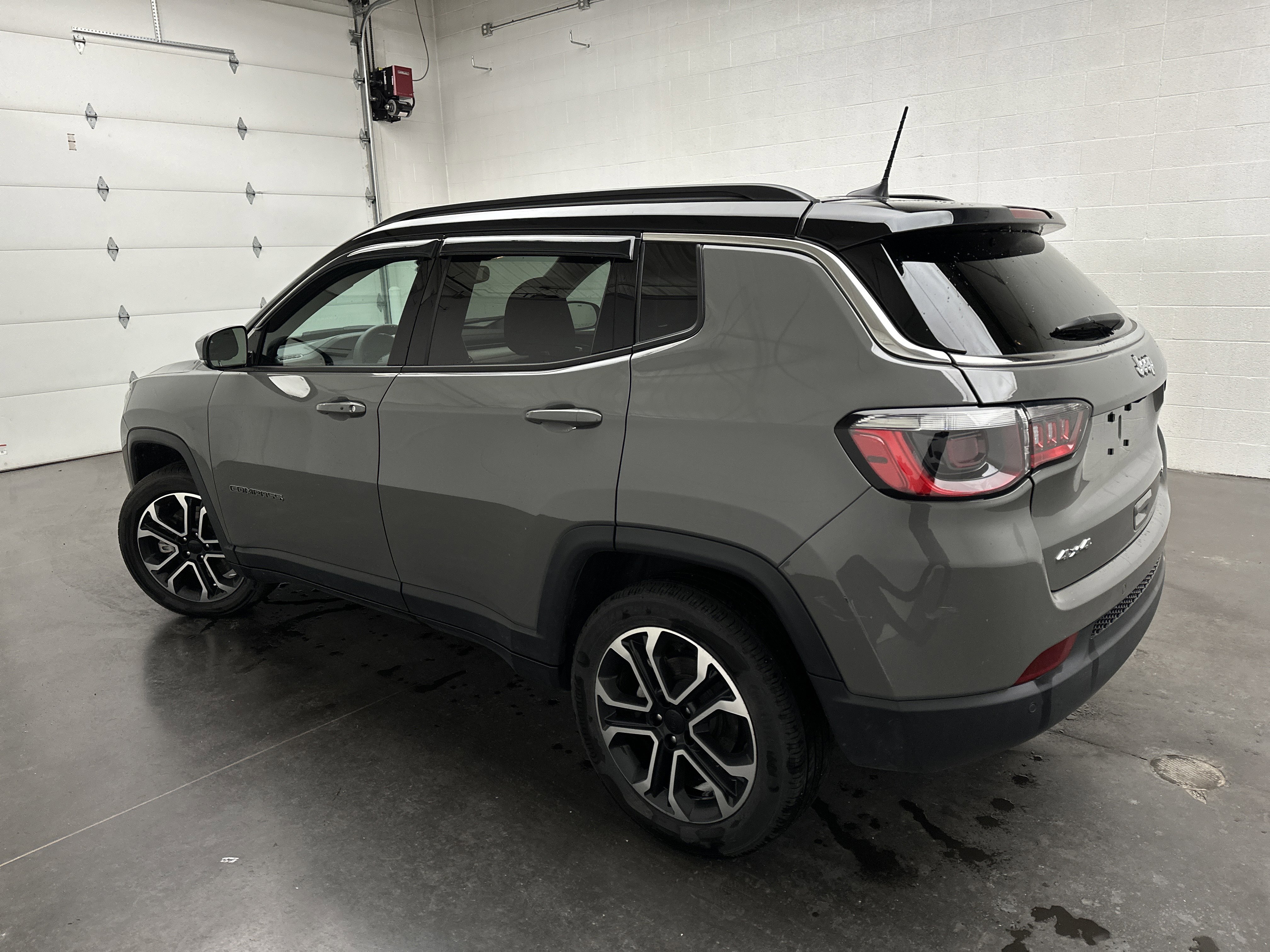 Used 2024 Jeep Compass Limited image 7