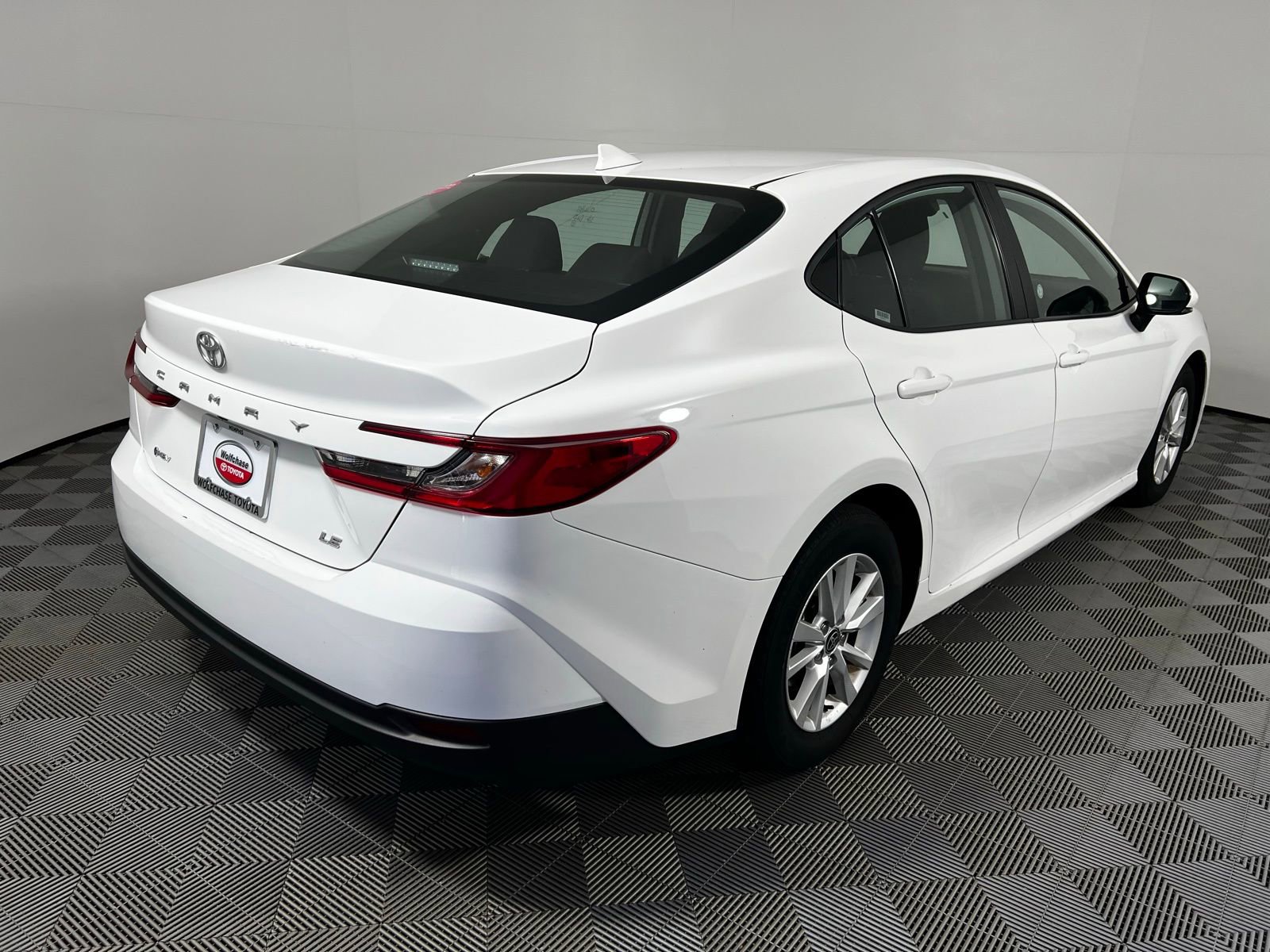 Used 2025 Toyota Camry LE image 5