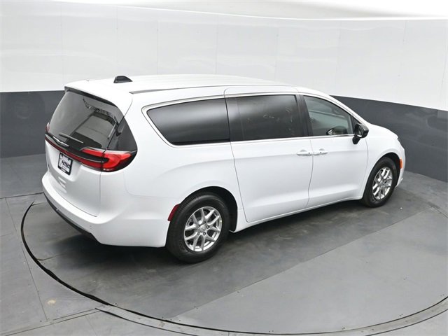 New 2026 Chrysler Pacifica Select image 29