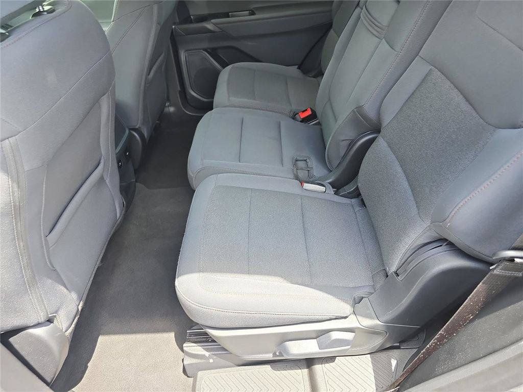 Used 2025 Ford Explorer Active AWD/4WD image 15