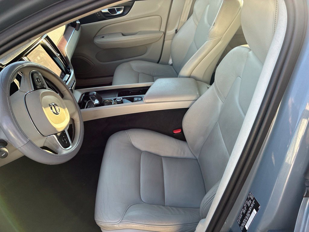 Used 2022 Volvo S60 B5 Momentum w/ Premium Package FWD image 9