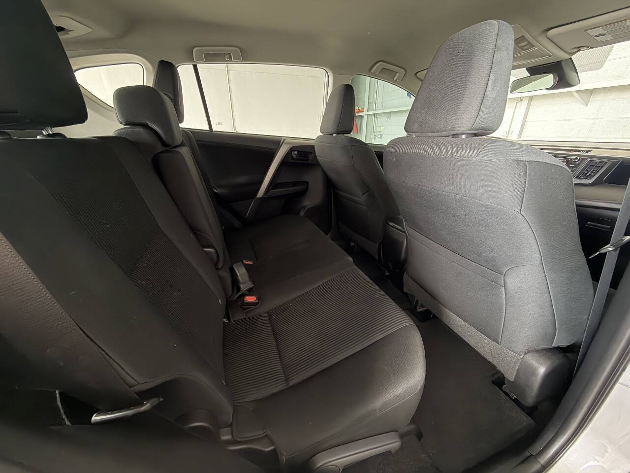 Used 2017 Toyota RAV4 LE w/ Carpet Mat Package AWD/4WD image 23