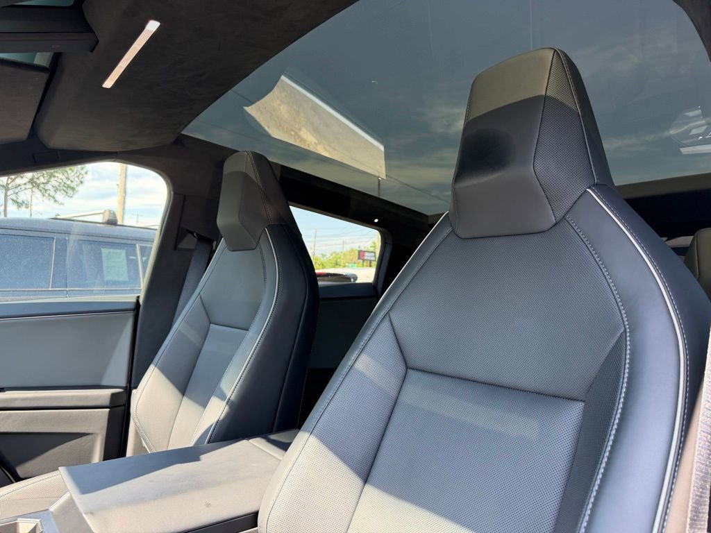 Used 2025 Tesla Cybertruck AWD Crew Cab image 11