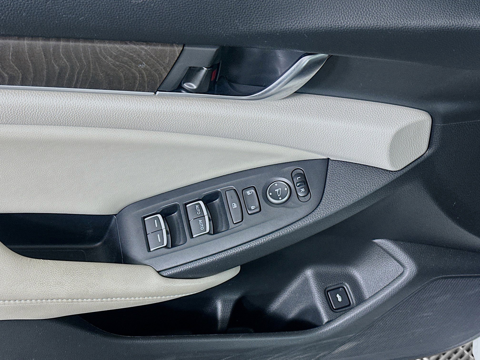Used 2018 Honda Accord EX image 15