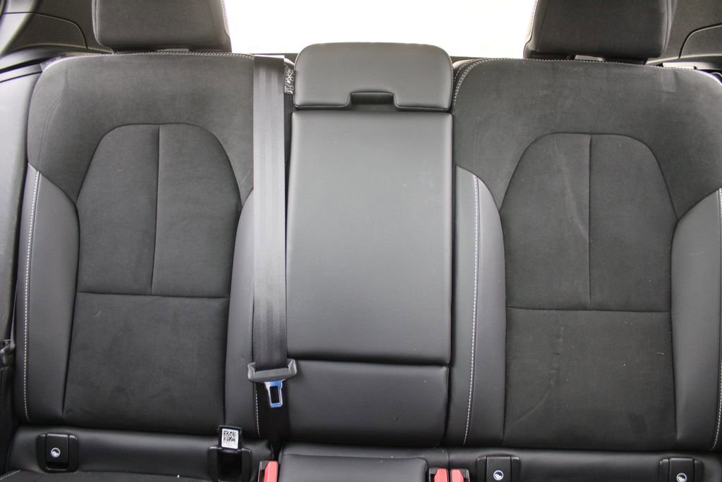 Used 2021 Volvo XC40 T5 R-Design image 48