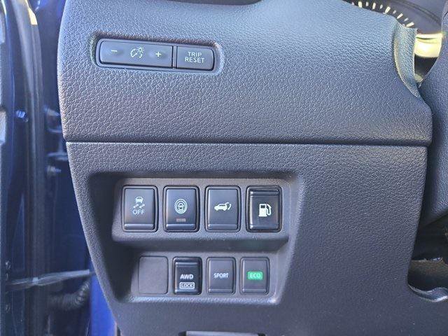 Used 2019 Nissan Rogue SV image 16