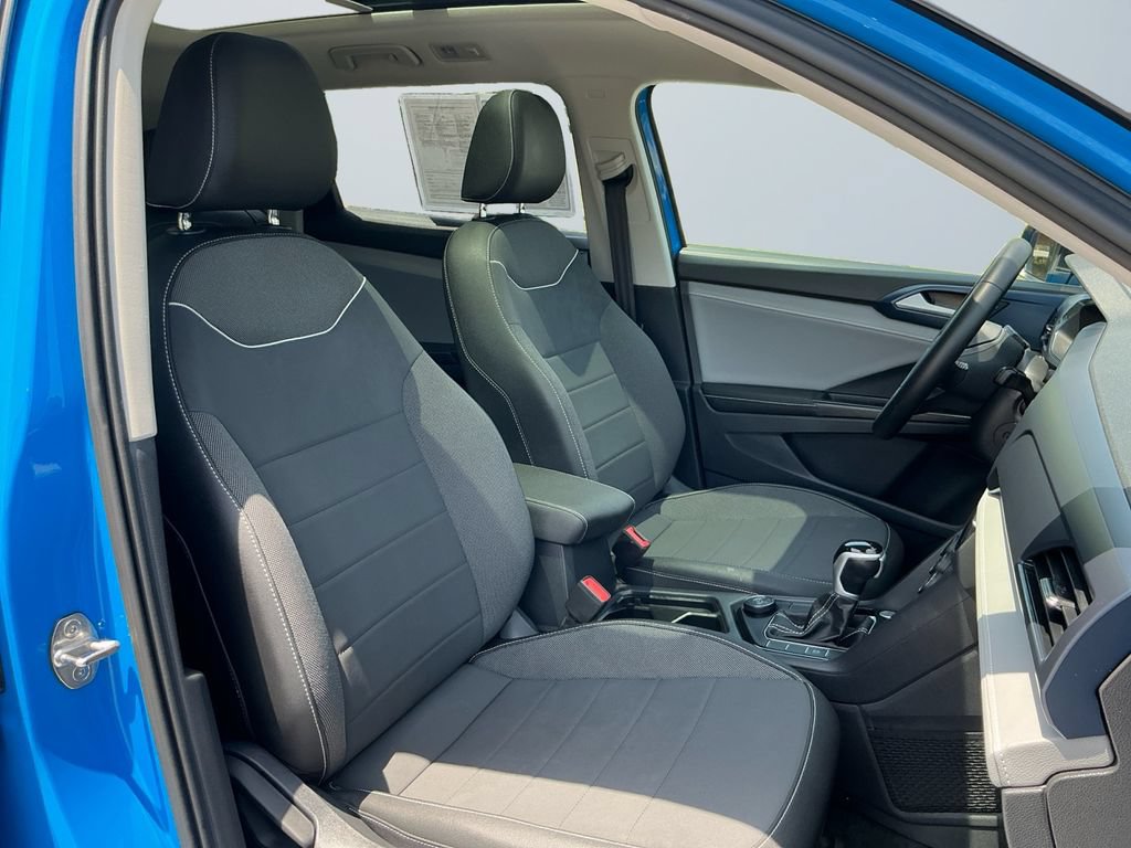 Used 2024 Volkswagen Taos SE w/ Panoramic Sunroof Package AWD/4WD image 16