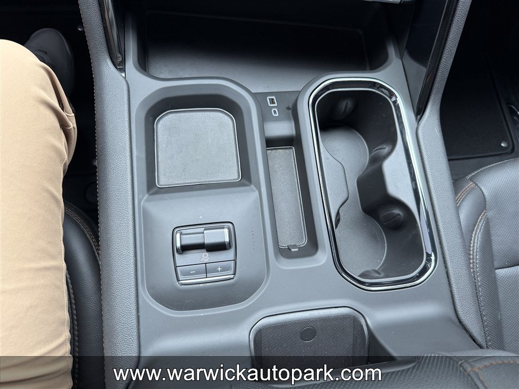 Used 2025 GMC Sierra 2500 AT4 AWD/4WD image 9