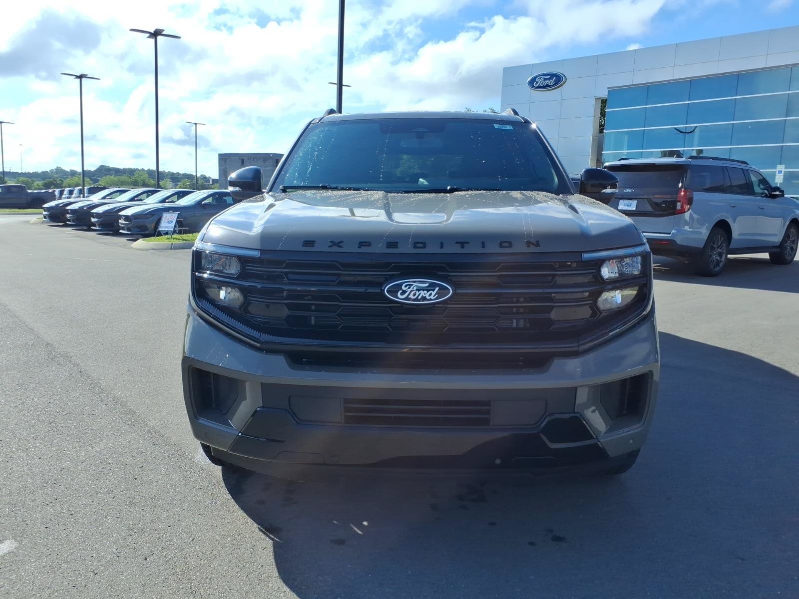 New 2027 Ford Expedition Max Platinum w/ Stealth Performance Package AWD/4WD image 8