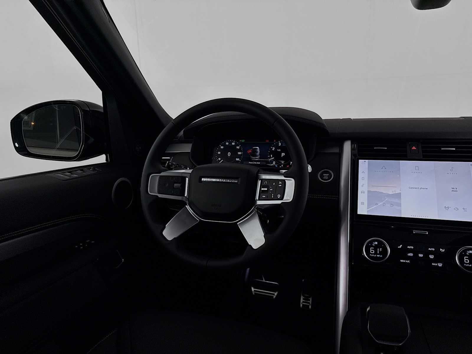 New 2025 Land Rover Discovery Dynamic SE image 23