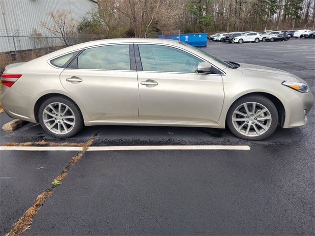 Used 2015 Toyota Avalon XLE Touring video 2