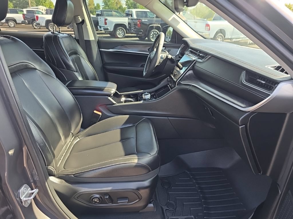 Used 2023 Jeep Grand Cherokee L Limited AWD/4WD image 23
