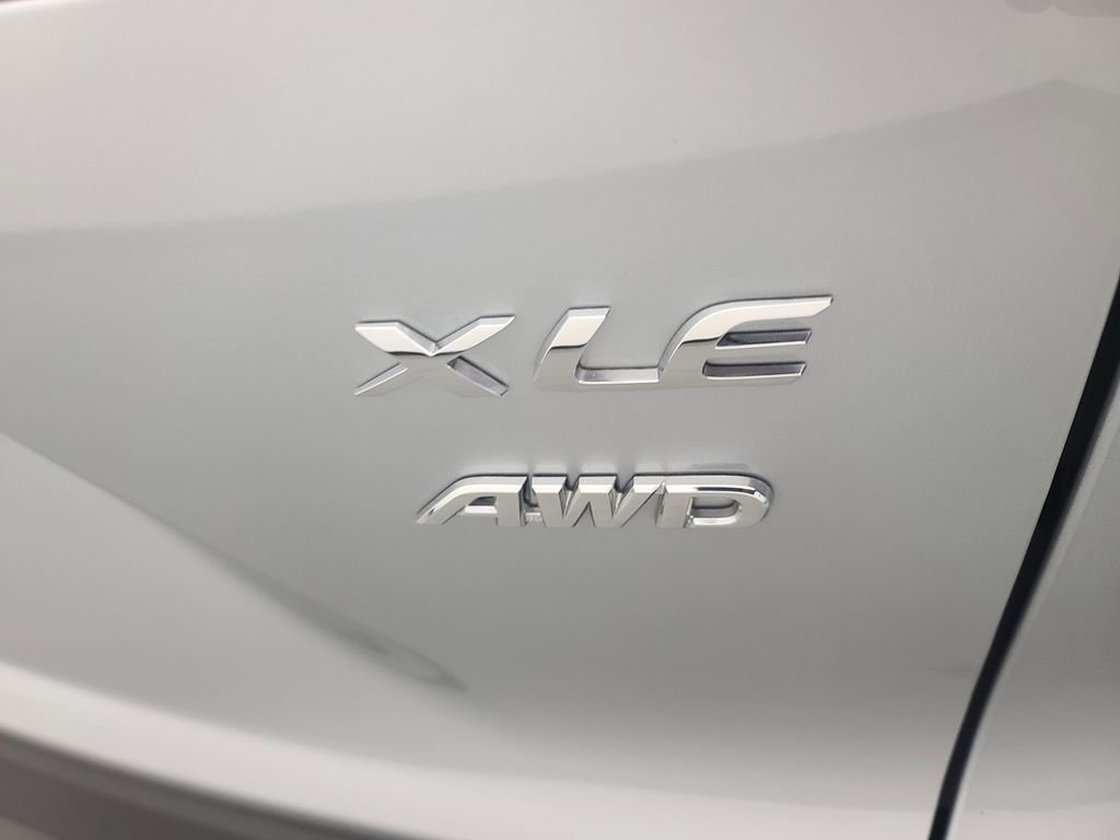 Used 2025 Toyota Corolla Cross XLE AWD/4WD image 13