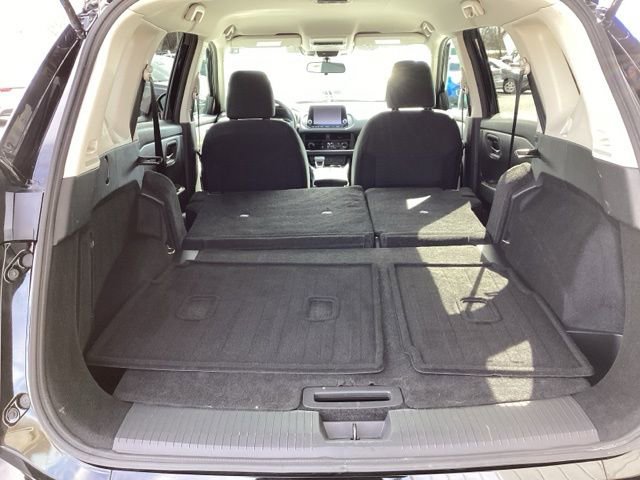 Used 2024 Nissan Rogue S image 11