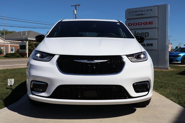 New 2026 Chrysler Pacifica Select image 5