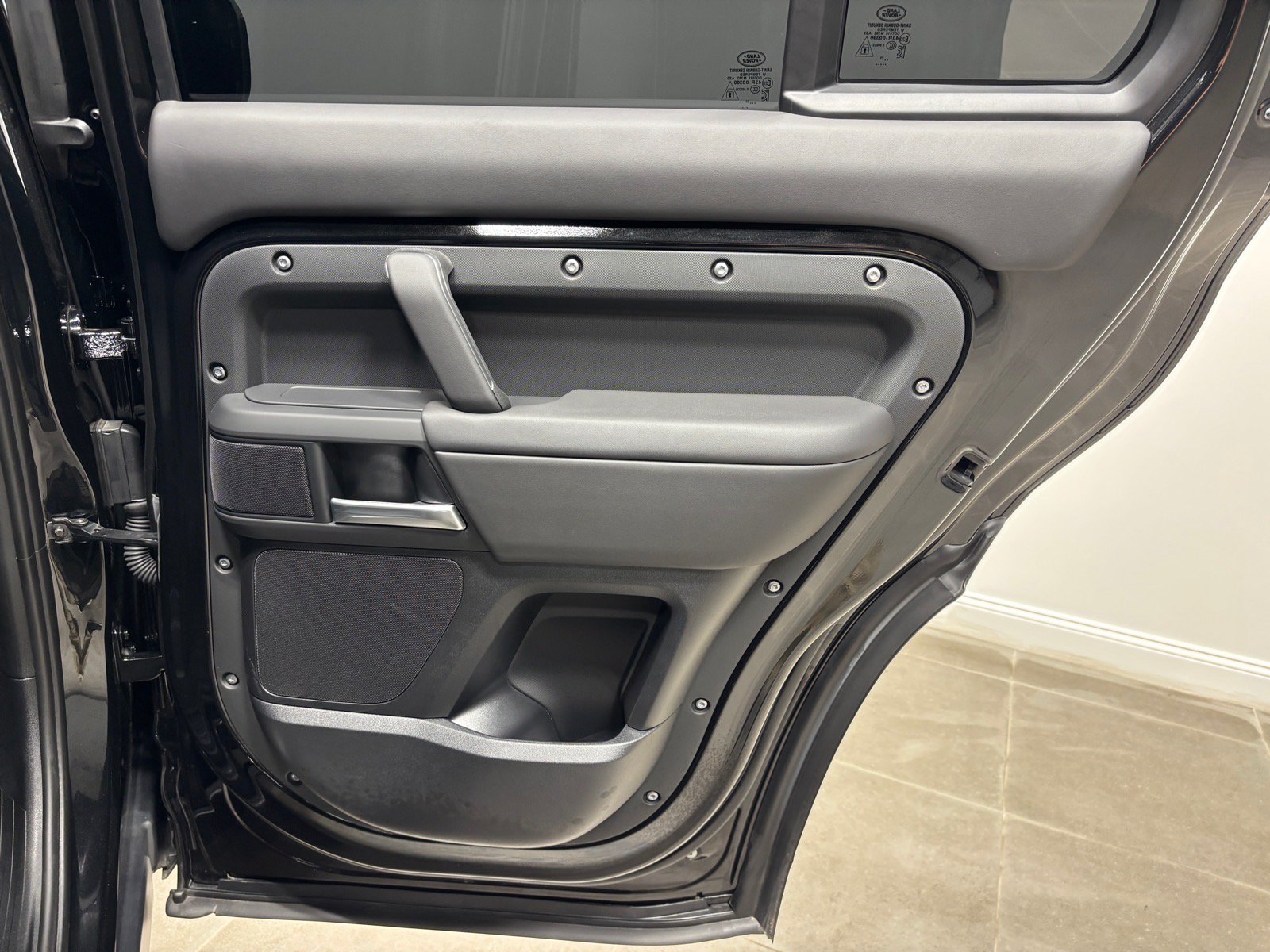 New 2025 Land Rover Defender 130 X-Dynamic SE AWD/4WD image 43