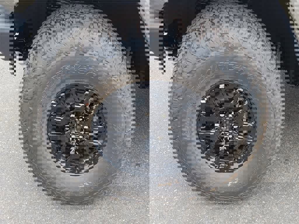 New 2025 Ford Bronco Raptor image 9
