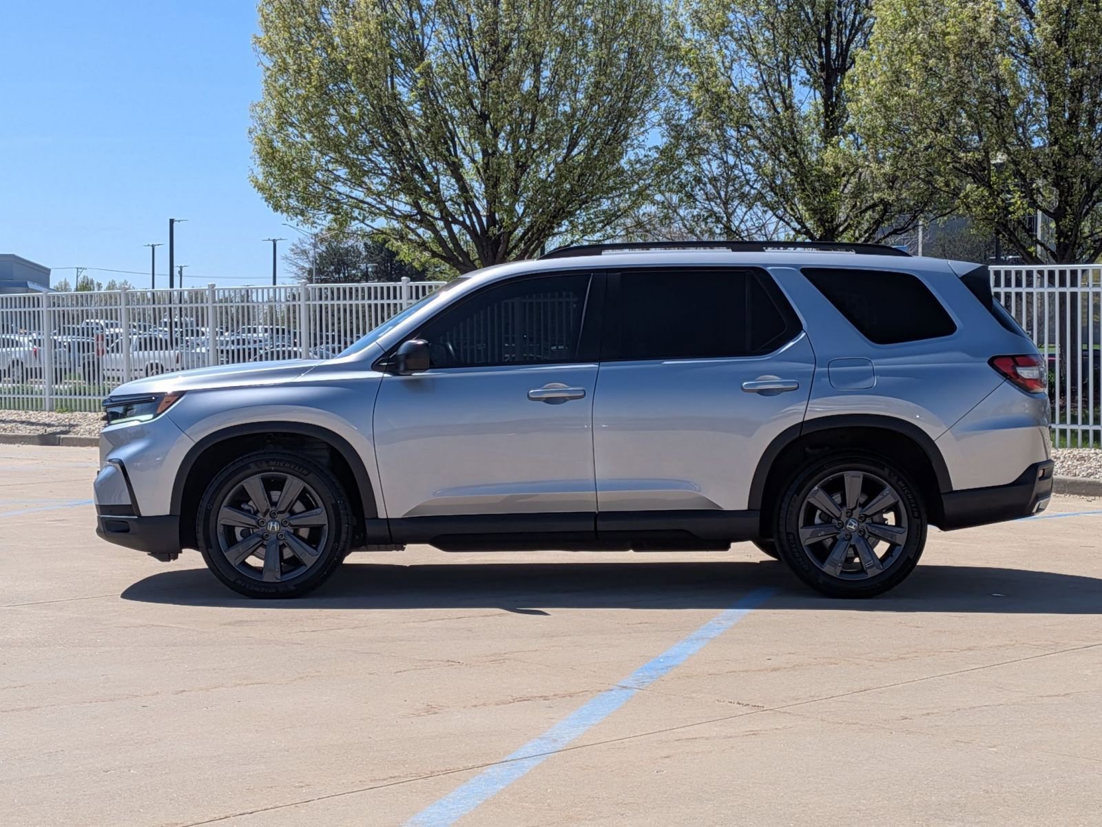 Certified 2023 Honda Pilot Sport image 9