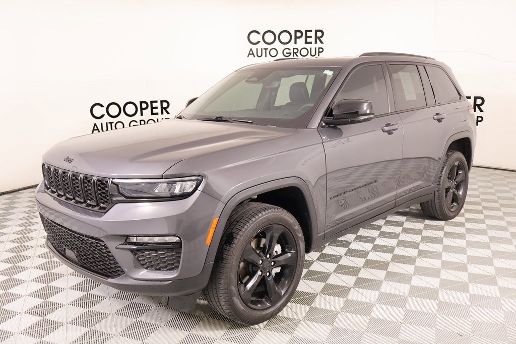 Used 2024 Jeep Grand Cherokee Limited w/ Black Appearance Package image 10