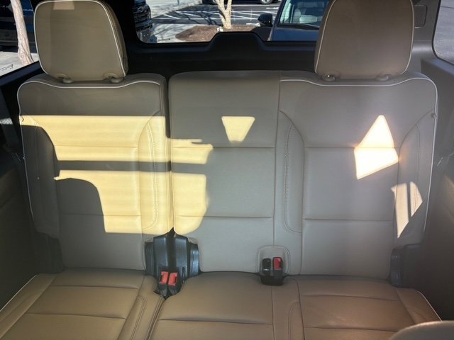 Used 2024 Chevrolet Suburban Premier w/ Advanced Technology Package image 15