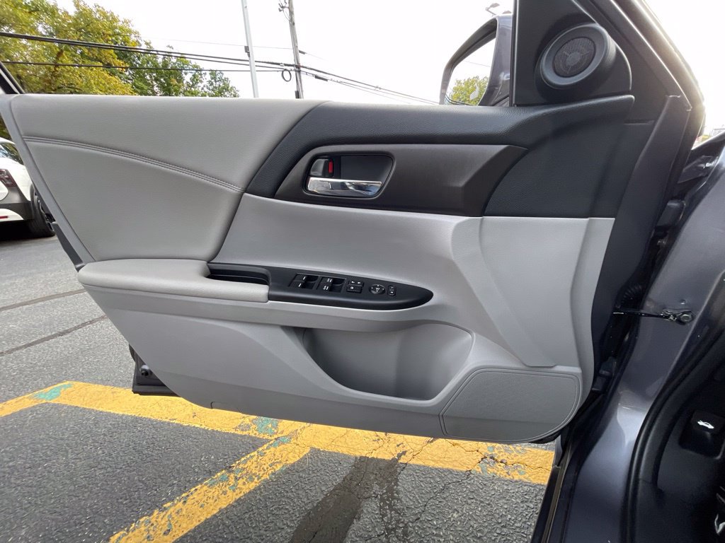 Used 2015 Honda Accord EX image 9