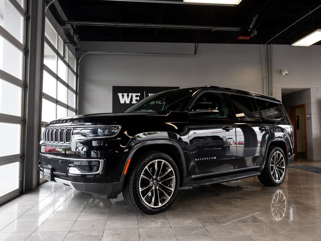 Used 2022 Jeep Wagoneer Series II w/ Premium Group I AWD/4WD image 2