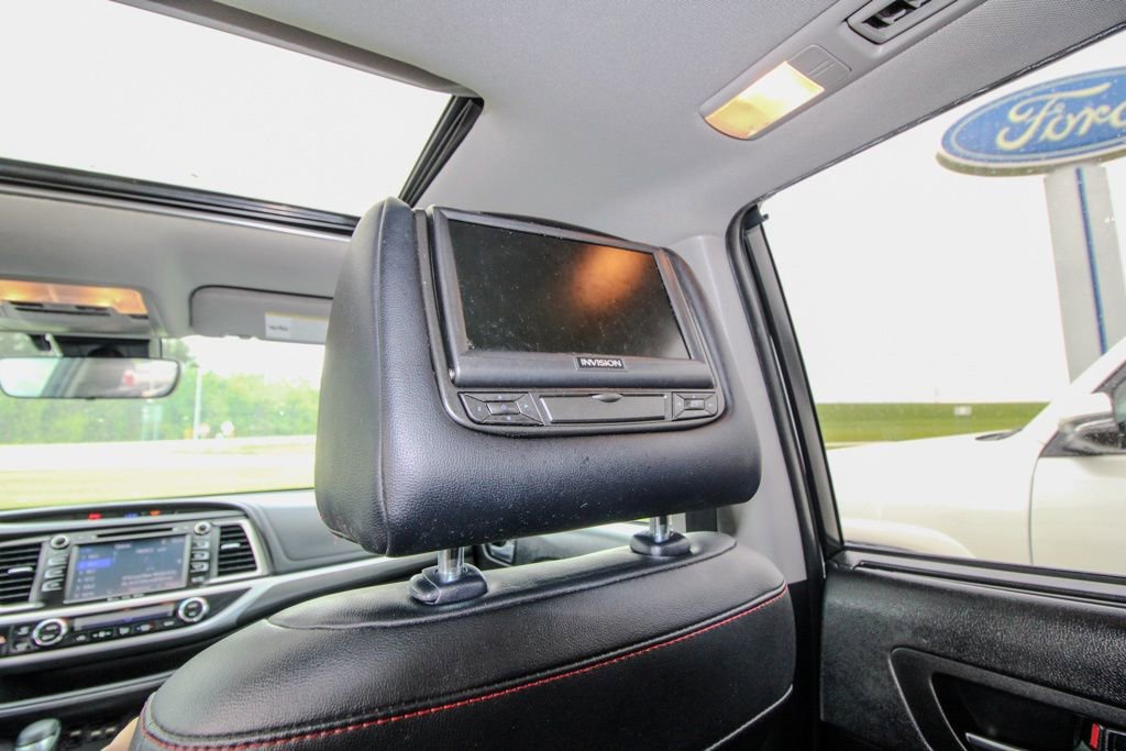 Used 2019 Toyota Highlander SE w/ Nightshade Edition AWD/4WD image 11