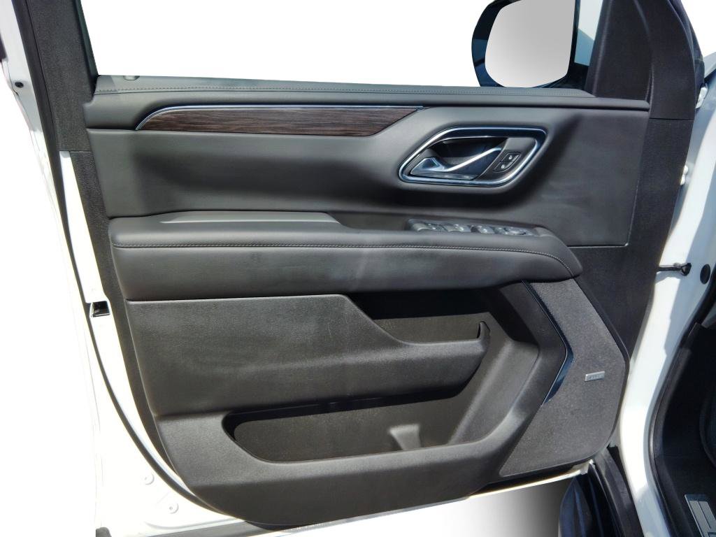 Used 2024 Chevrolet Suburban LT w/ Luxury Package AWD/4WD image 13