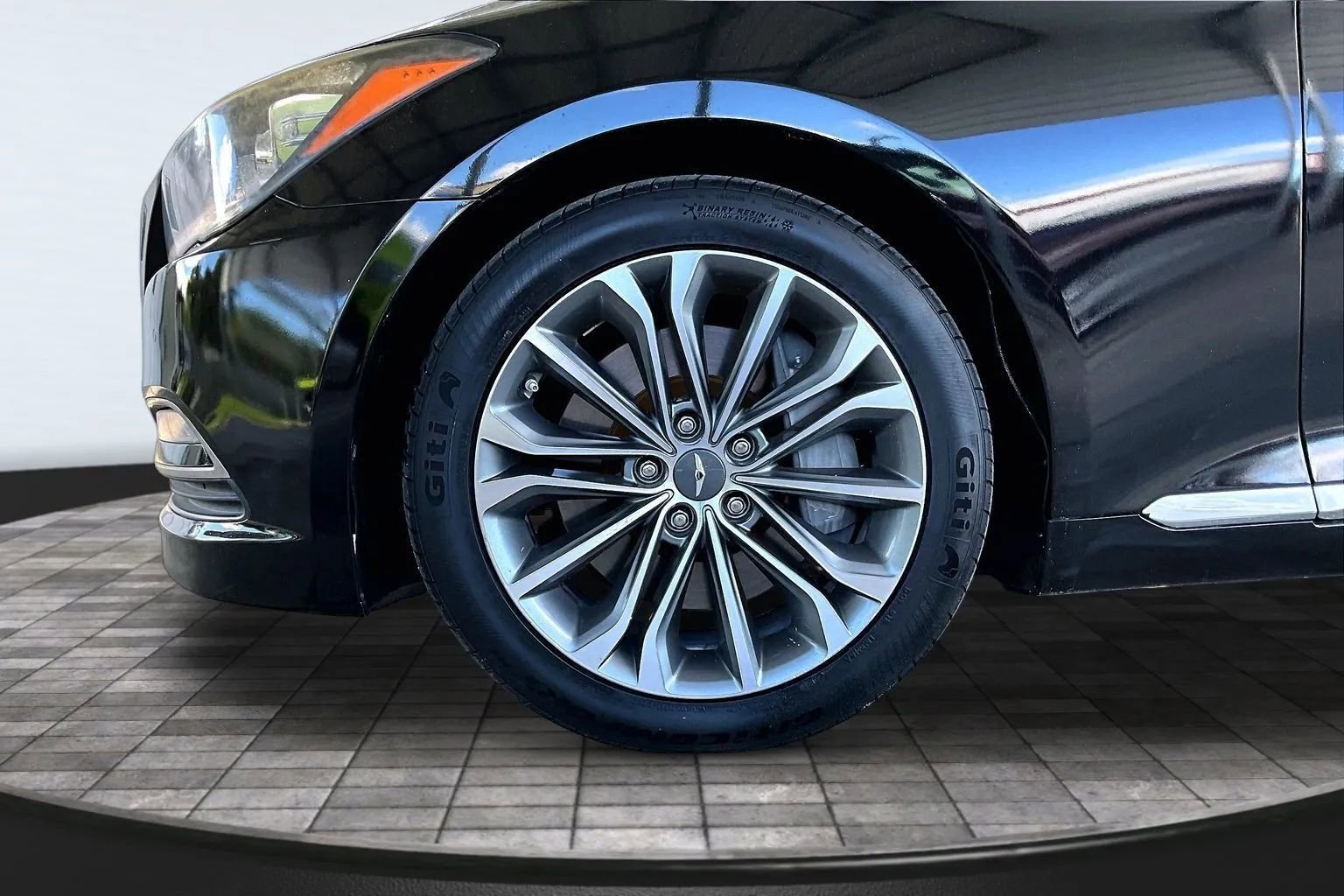 Used 2017 Genesis G80 3.8 w/ Option Group 03 image 31