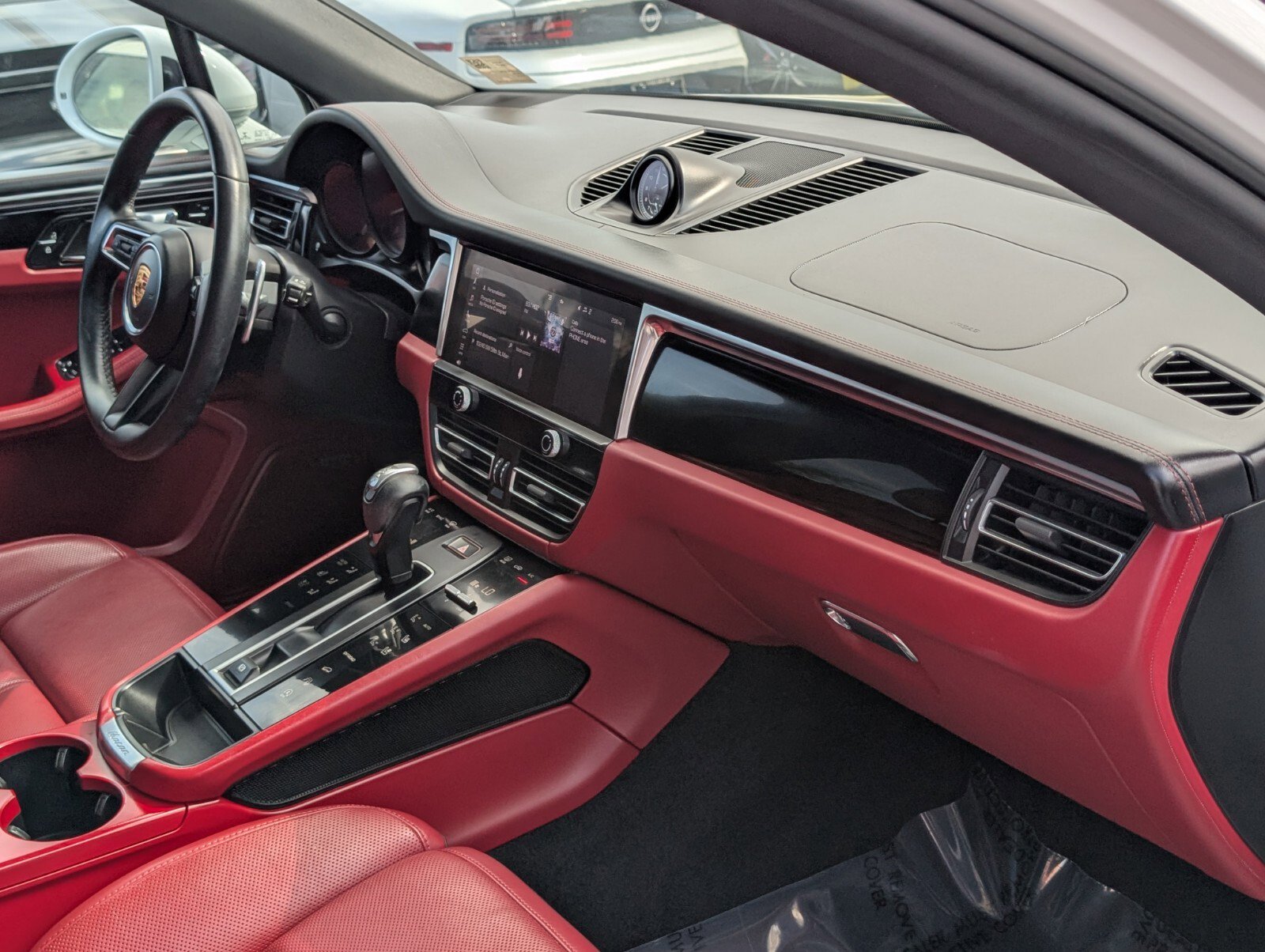 Used 2023 Porsche Macan Turbo image 14