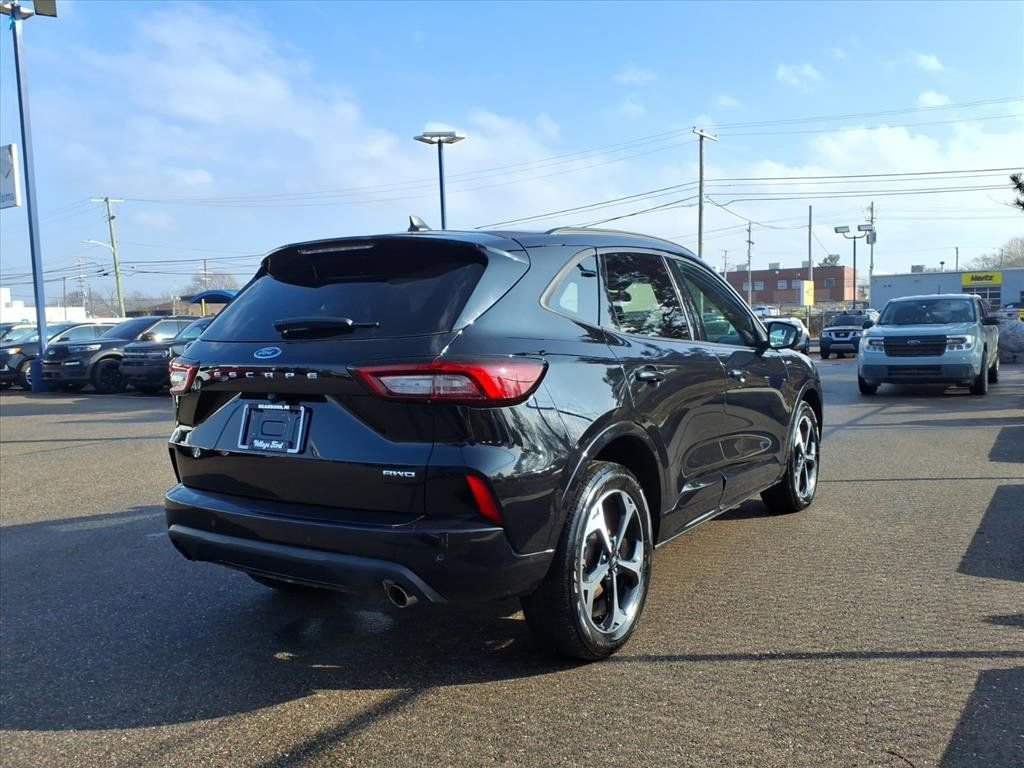 Certified 2023 Ford Escape ST-Line Select w/ Tech Pack #2 image 6