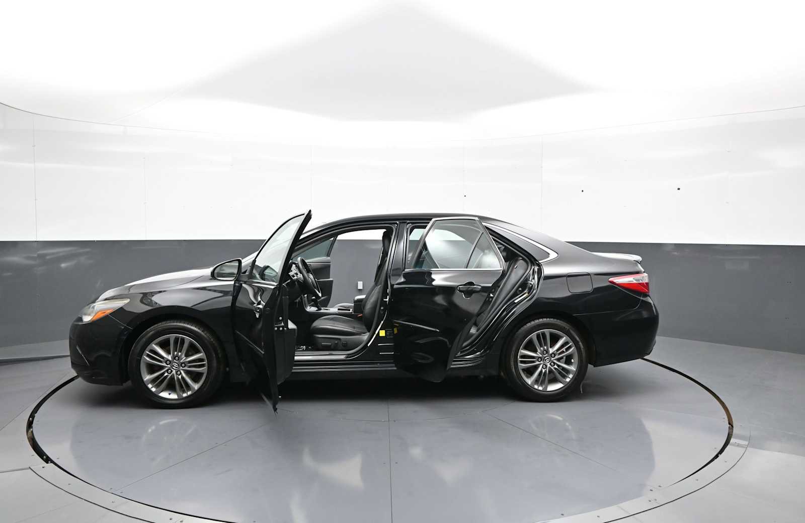 Used 2016 Toyota Camry SE w/ Protection Package (Q2) FWD image 41