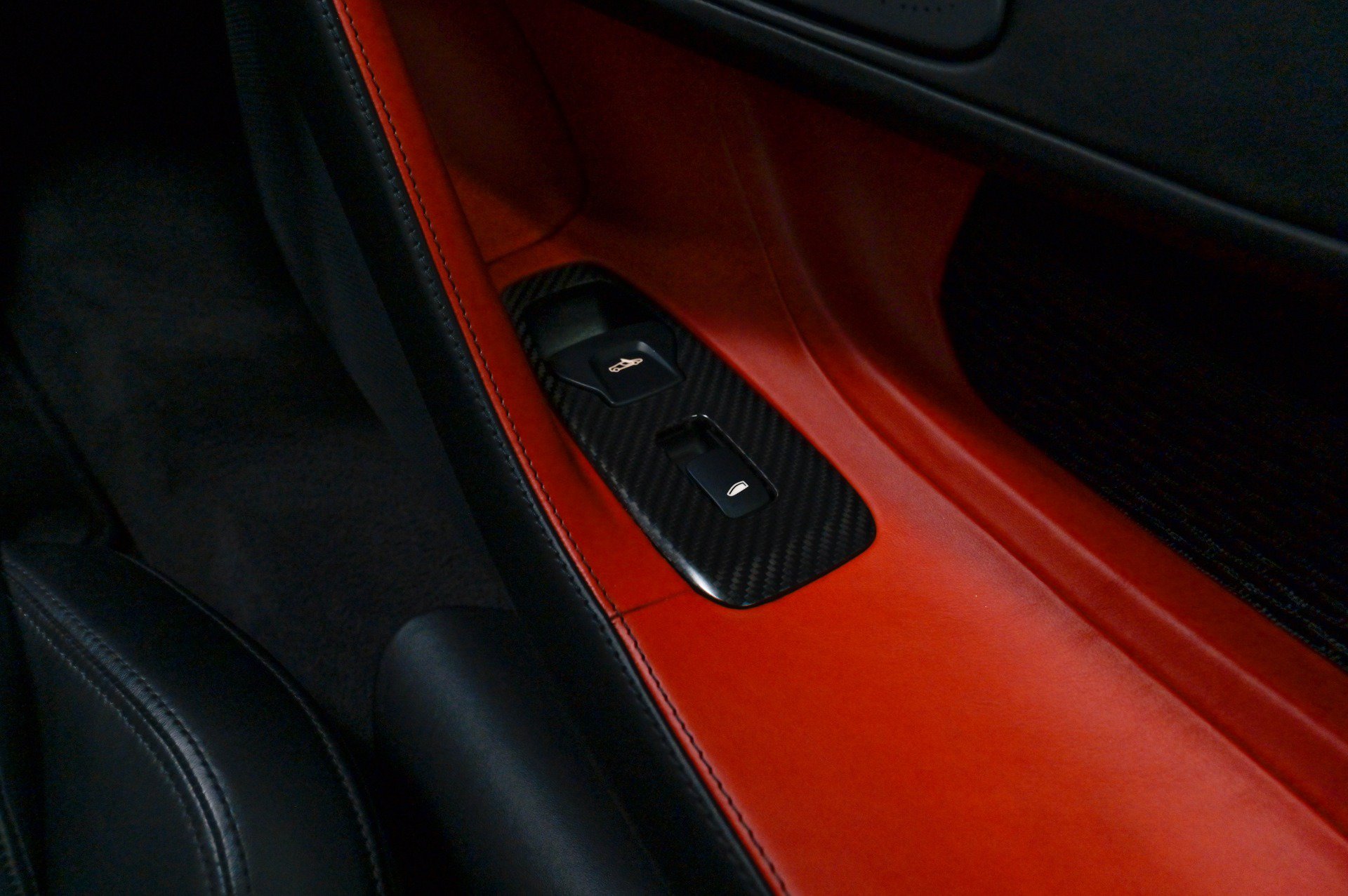 Used 2019 McLaren 600LT RWD image 12