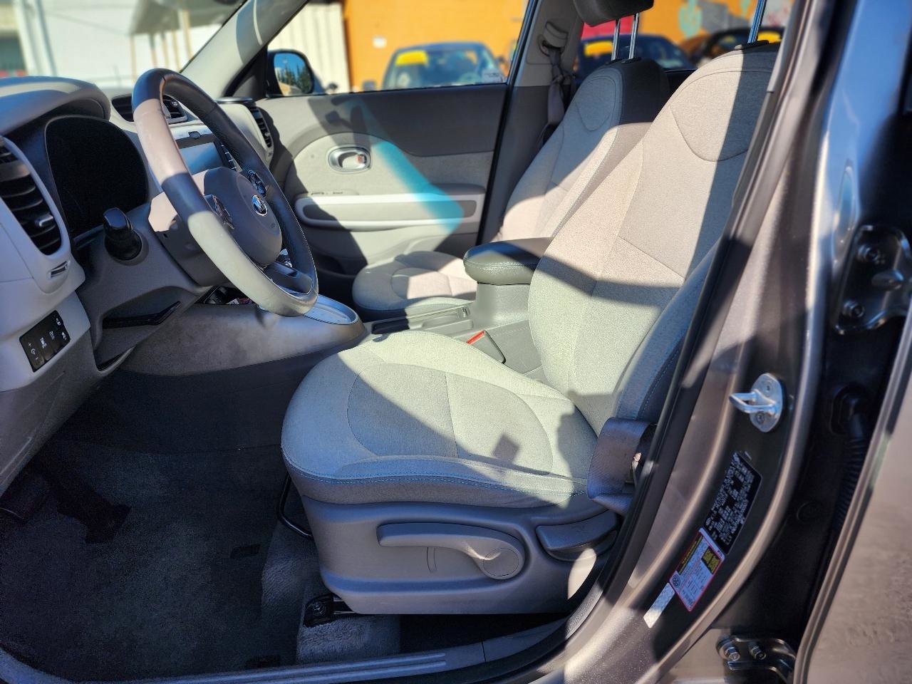 Used 2016 Kia Soul EV FWD image 13