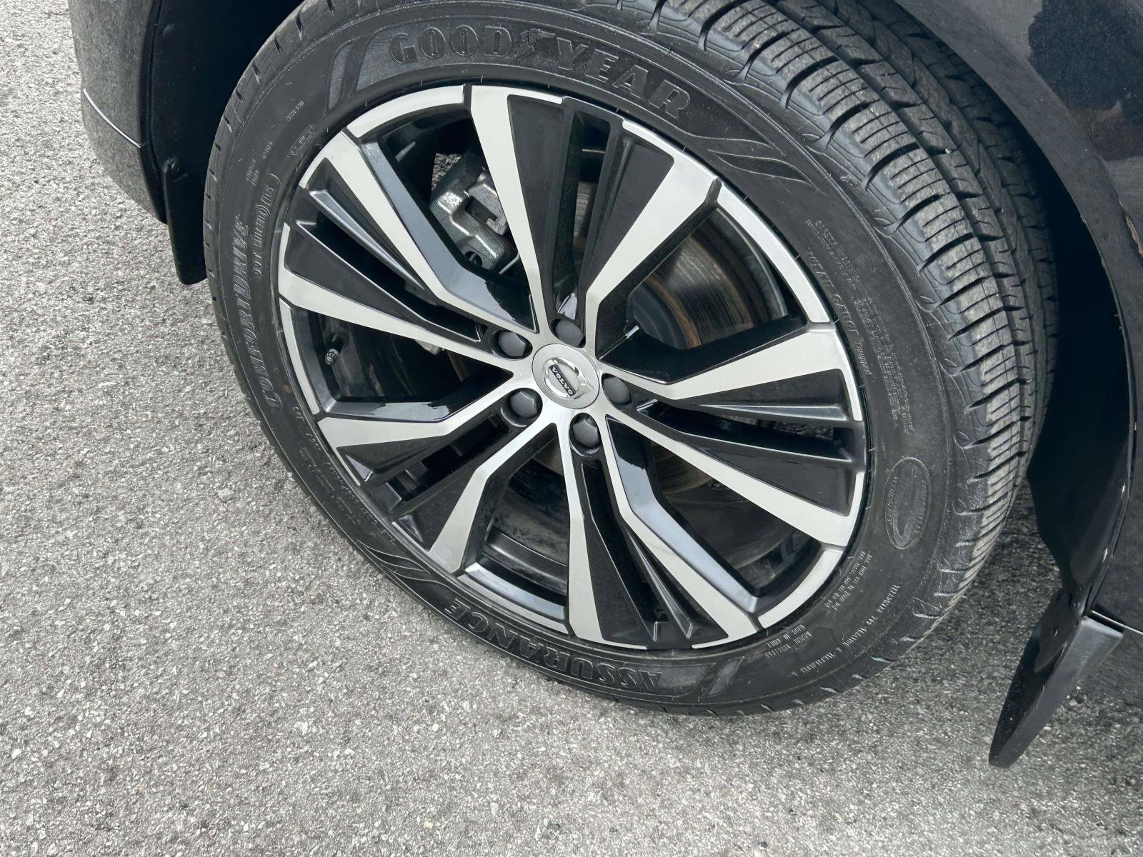 Certified 2024 Volvo XC60 B5 Plus w/ Climate Package image 9