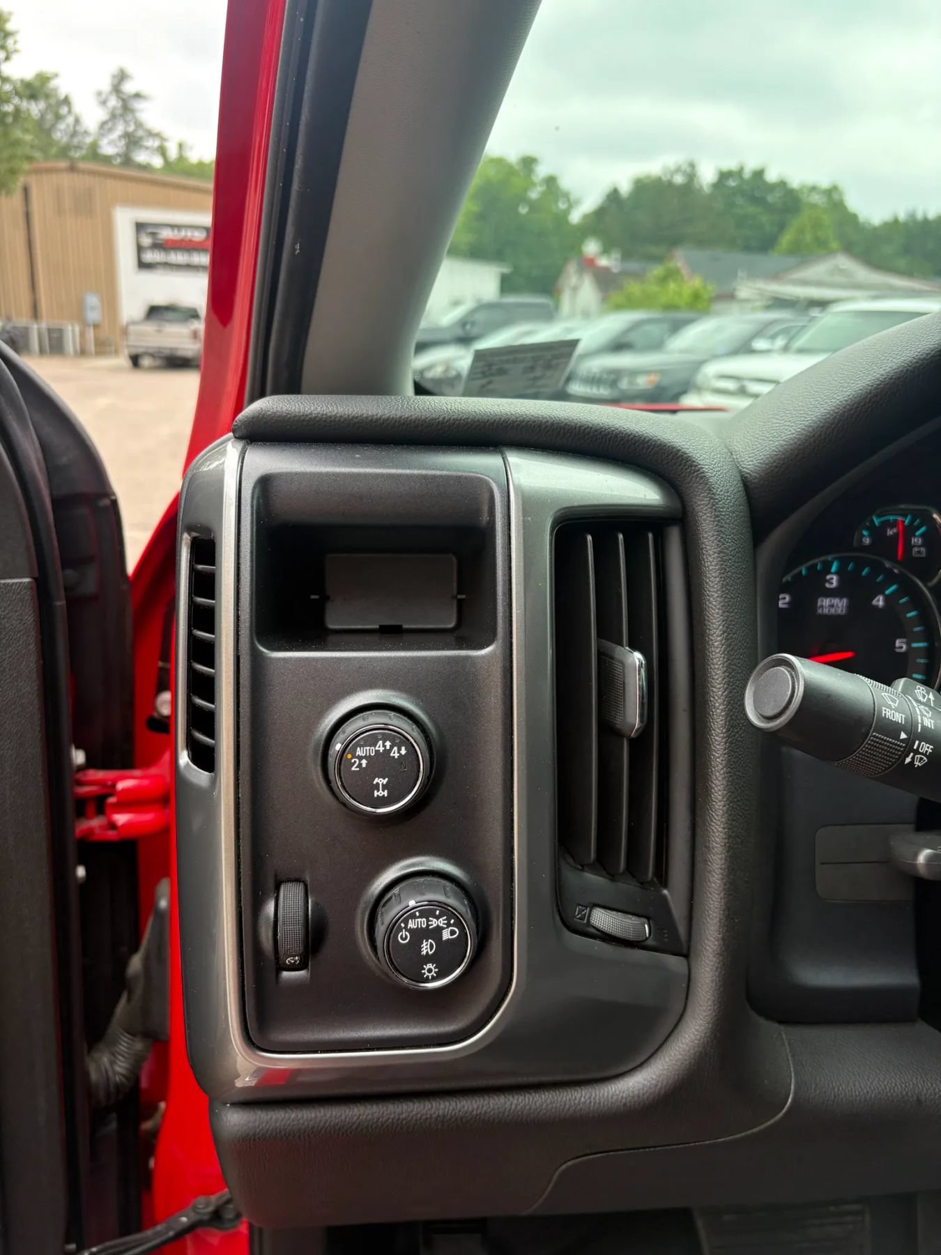 Used 2018 Chevrolet Silverado 1500 LT w/ All Star Edition AWD/4WD image 34