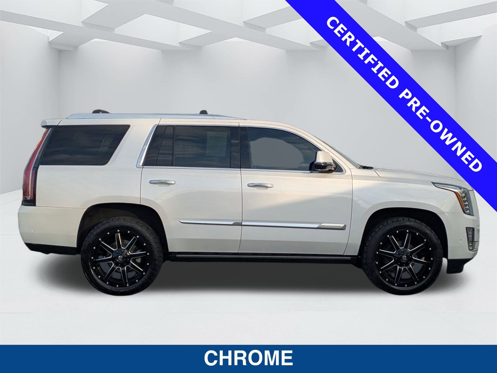 Used 2020 Cadillac Escalade Premium Luxury image 3