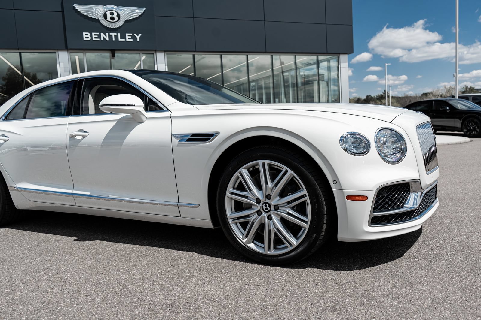 Certified 2023 Bentley Flying Spur V8 AWD/4WD image 18